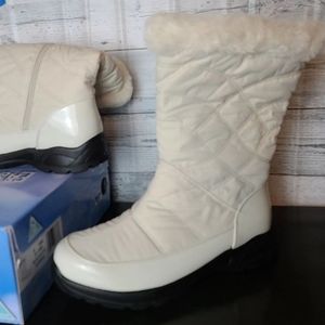 Womens size 9 boots NEW